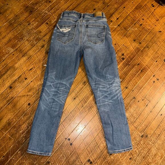 American Eagle destroyed medium wash 00 short normcore mom jeans - Picture 3 of 3